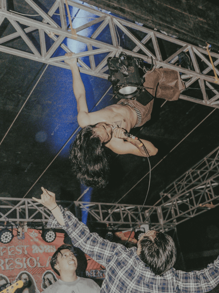 show black horses 6